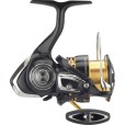 Kołowrotek Daiwa 23 Legalis LT 2000S-XH - widok z drugiej strony (wizualizacja)