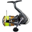 Kołowrotek Daiwa 20 Laguna LT 2500 + Plecionka J-Braid X4 0,19mm/95m - widok z drugiej strony (wizualizacja)